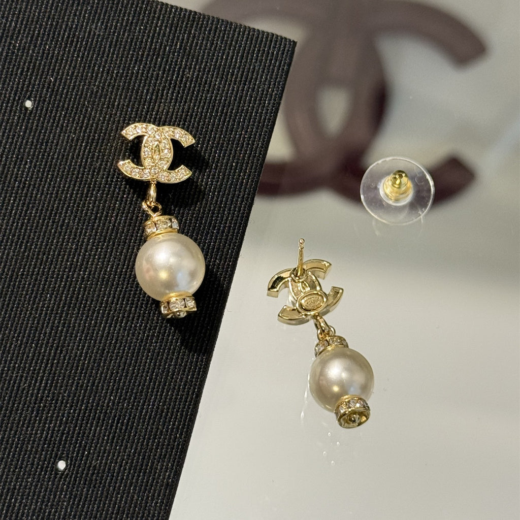 Stylish CC Pendant Pearl Earrings