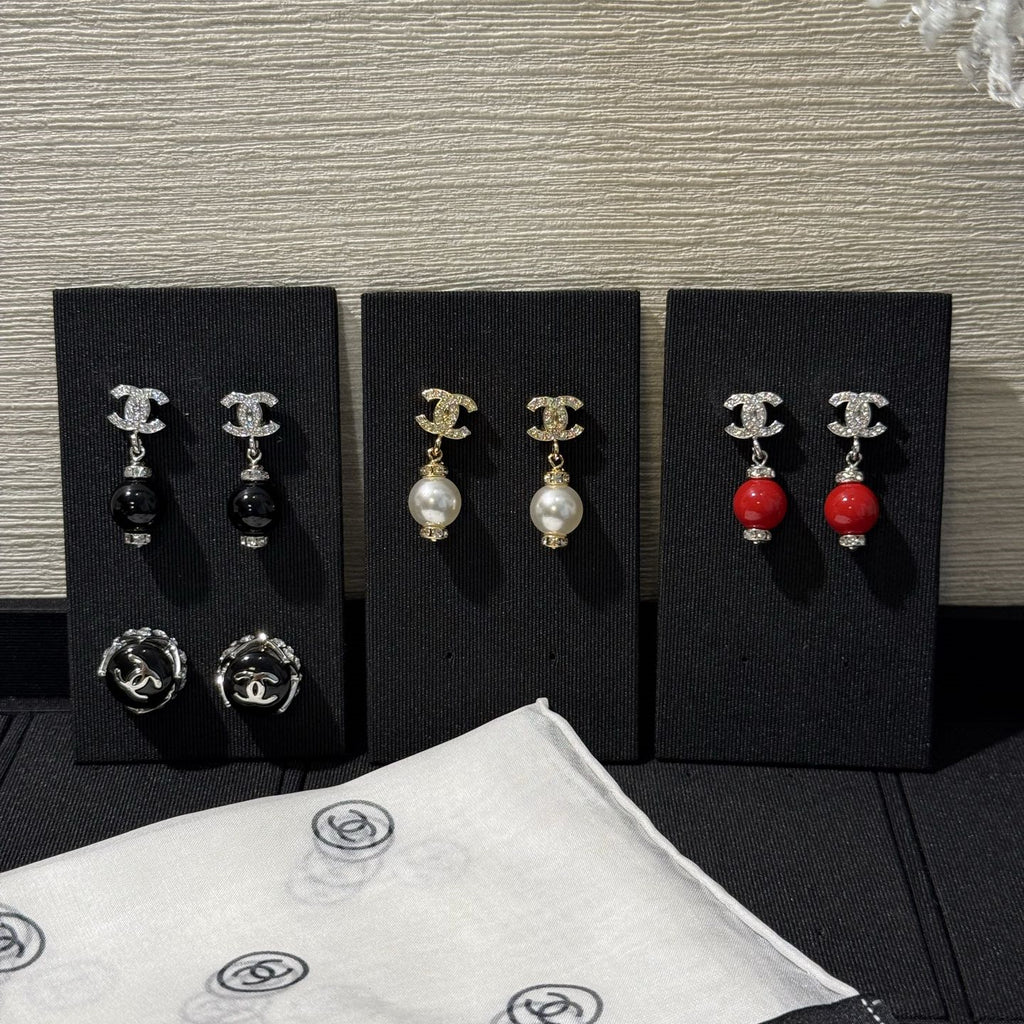 Stylish CC Pendant Pearl Earrings