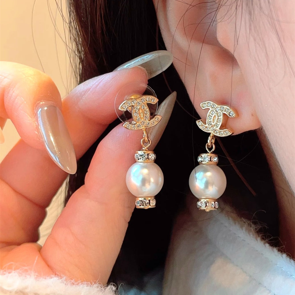 Stylish CC Pendant Pearl Earrings