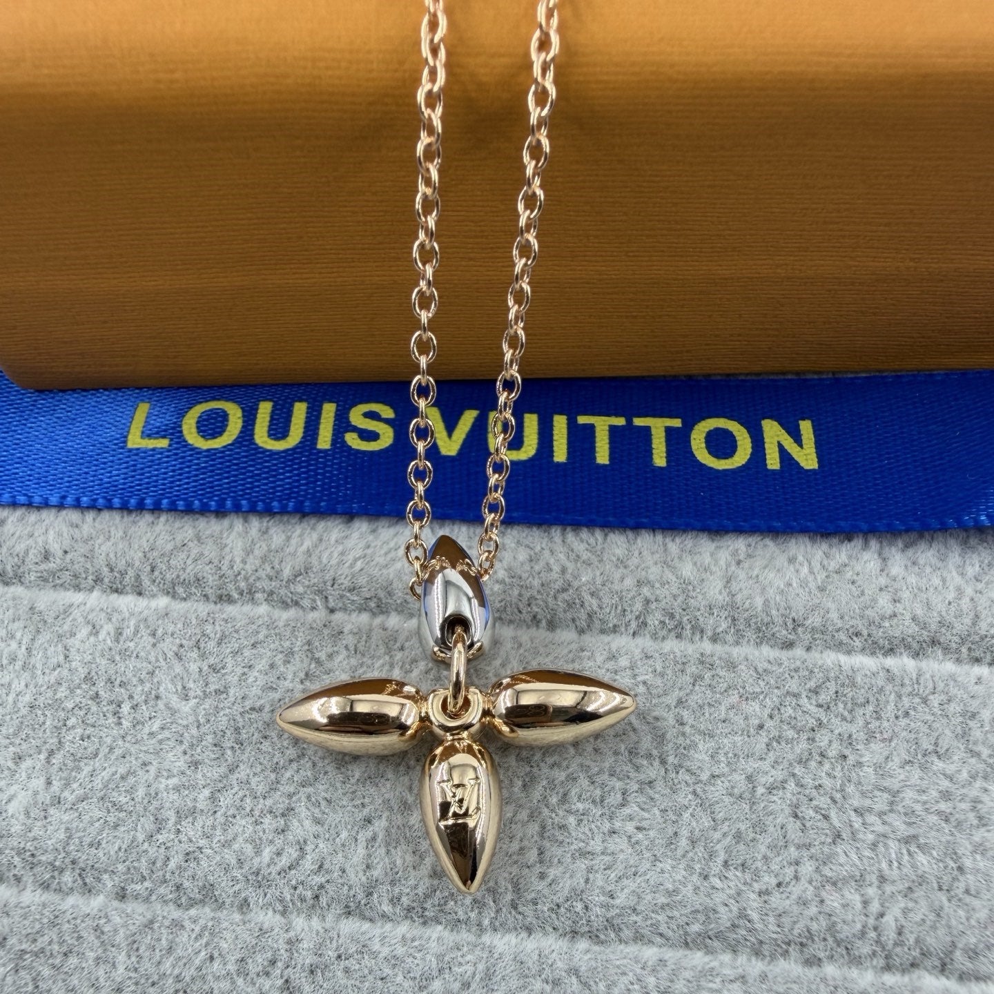 Classic Four-Leaf Clover Pendant Necklace