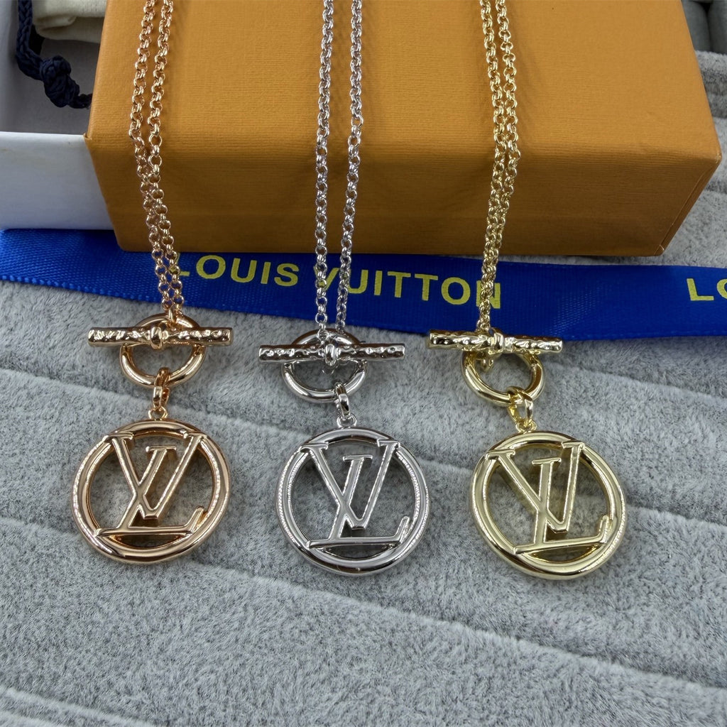Classic Four-Leaf Clover Pendant Necklace