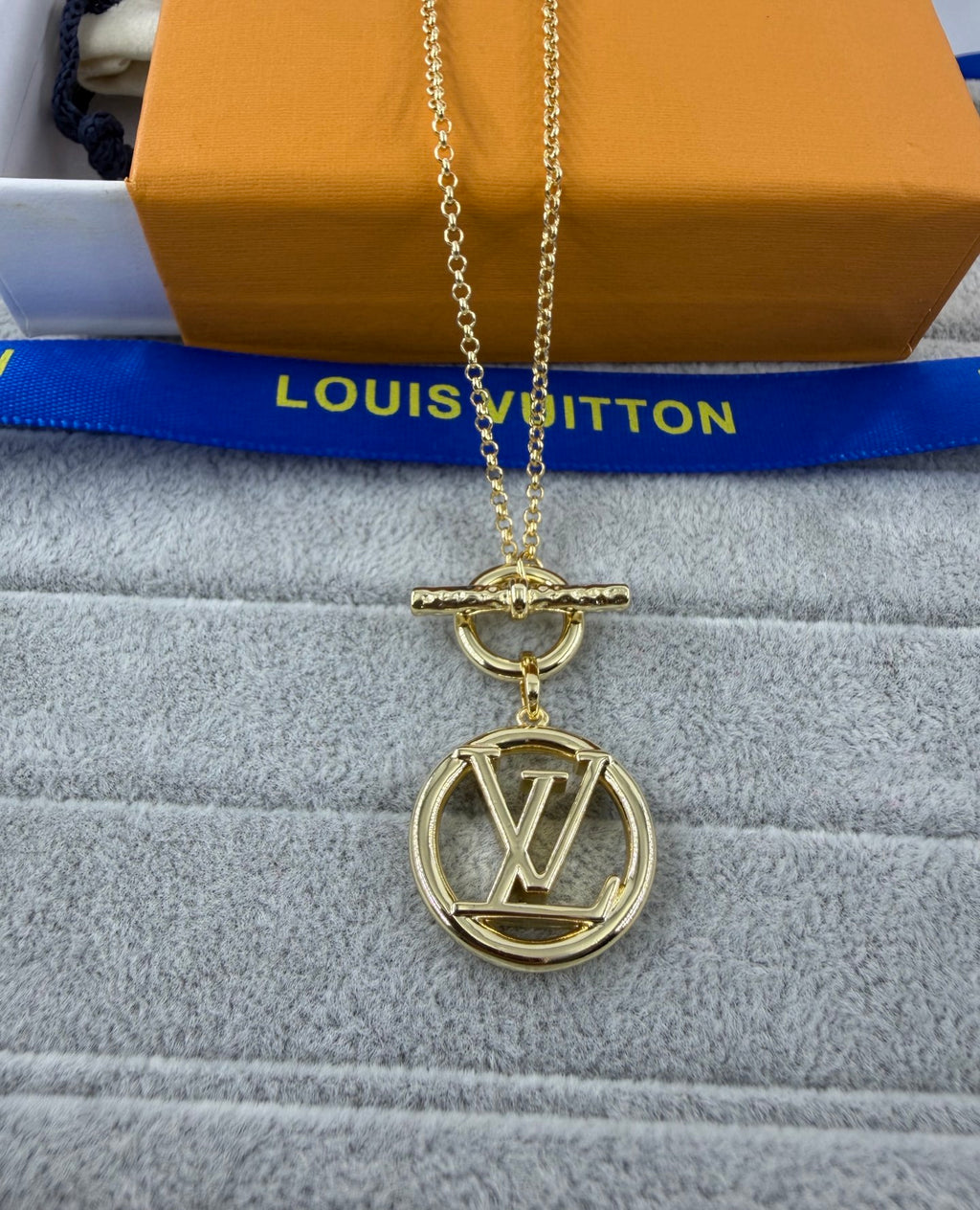 Classic Four-Leaf Clover Pendant Necklace