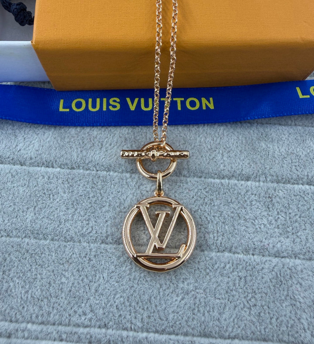 Classic Four-Leaf Clover Pendant Necklace
