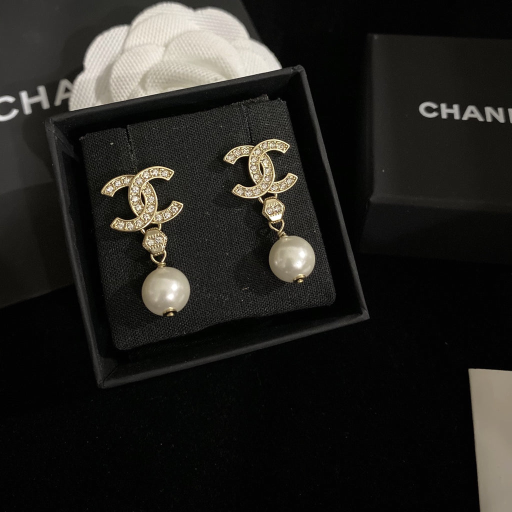 Stylish CC Pearl Pendant Earrings