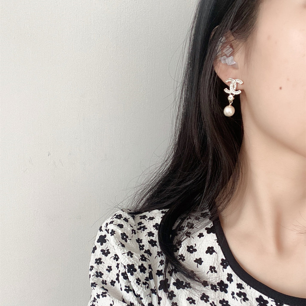 Stylish CC Pearl Pendant Earrings