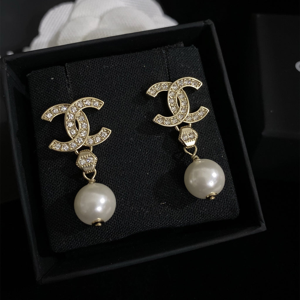 Stylish CC Pearl Pendant Earrings