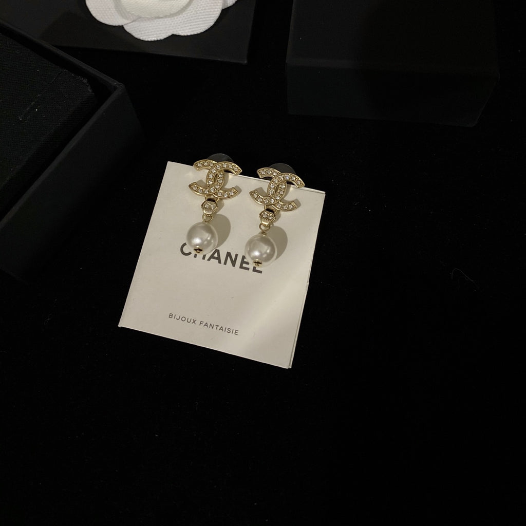 Stylish CC Pearl Pendant Earrings