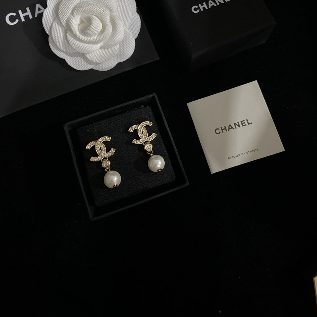 Stylish CC Pearl Pendant Earrings