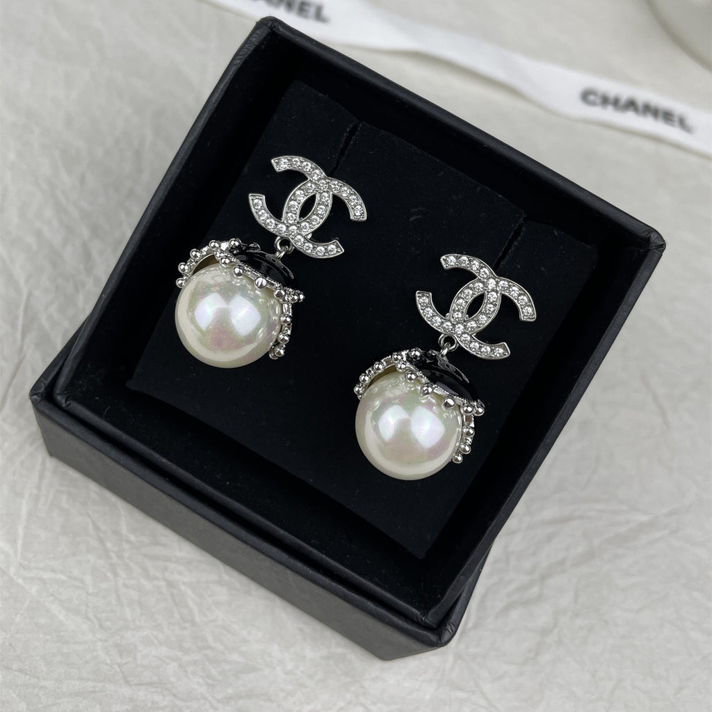 Stylish CC Pearl Pendant Earrings