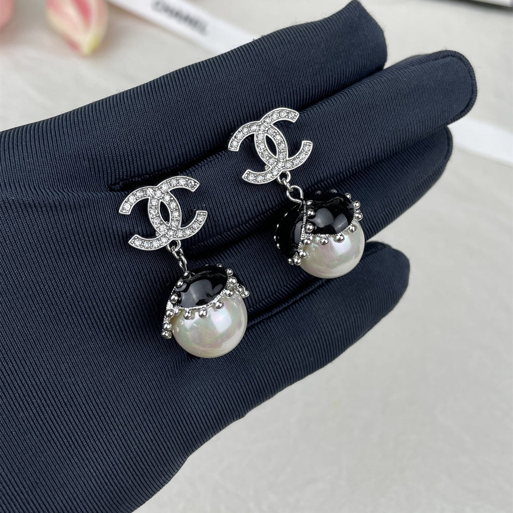 Stylish CC Pearl Pendant Earrings