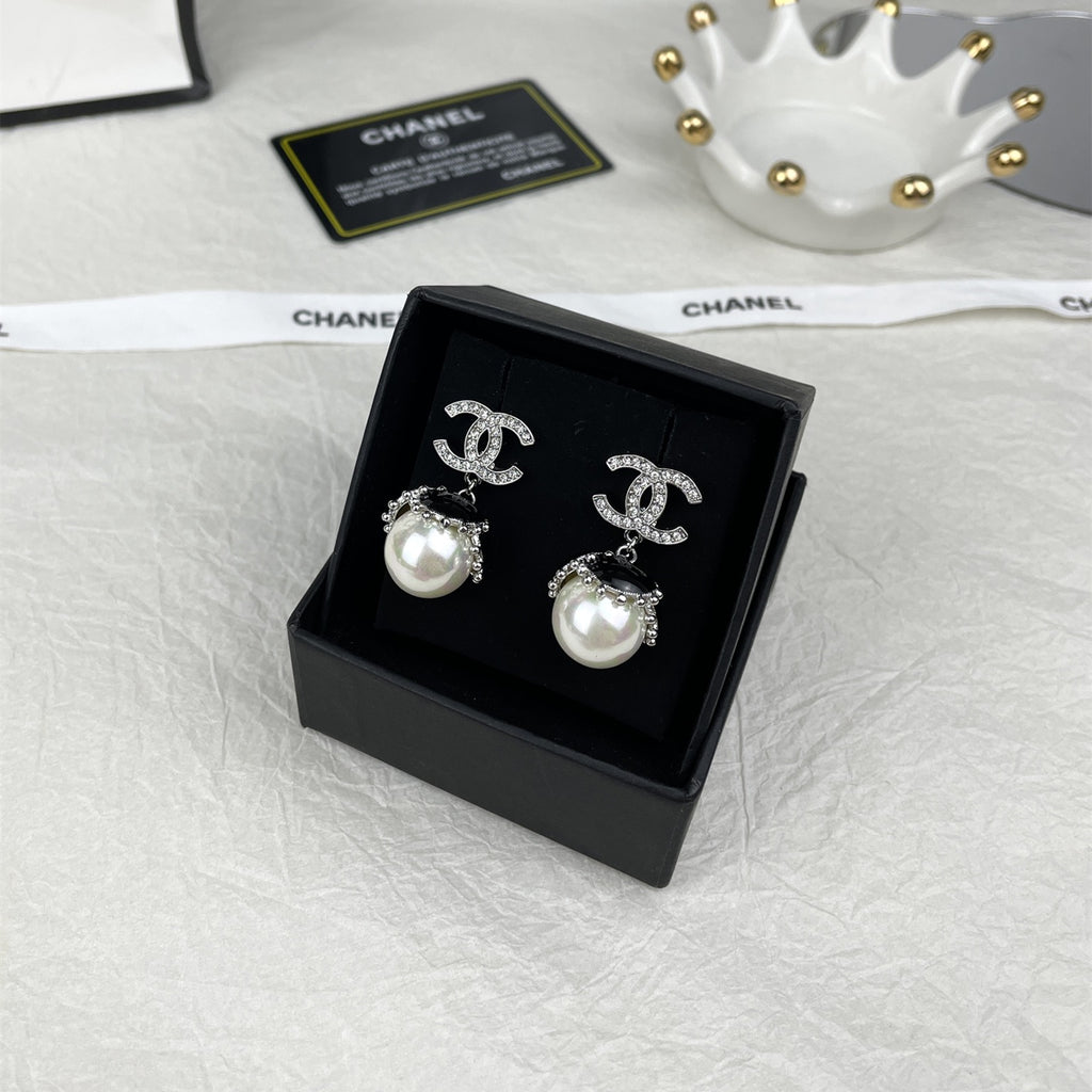 Stylish CC Pearl Pendant Earrings