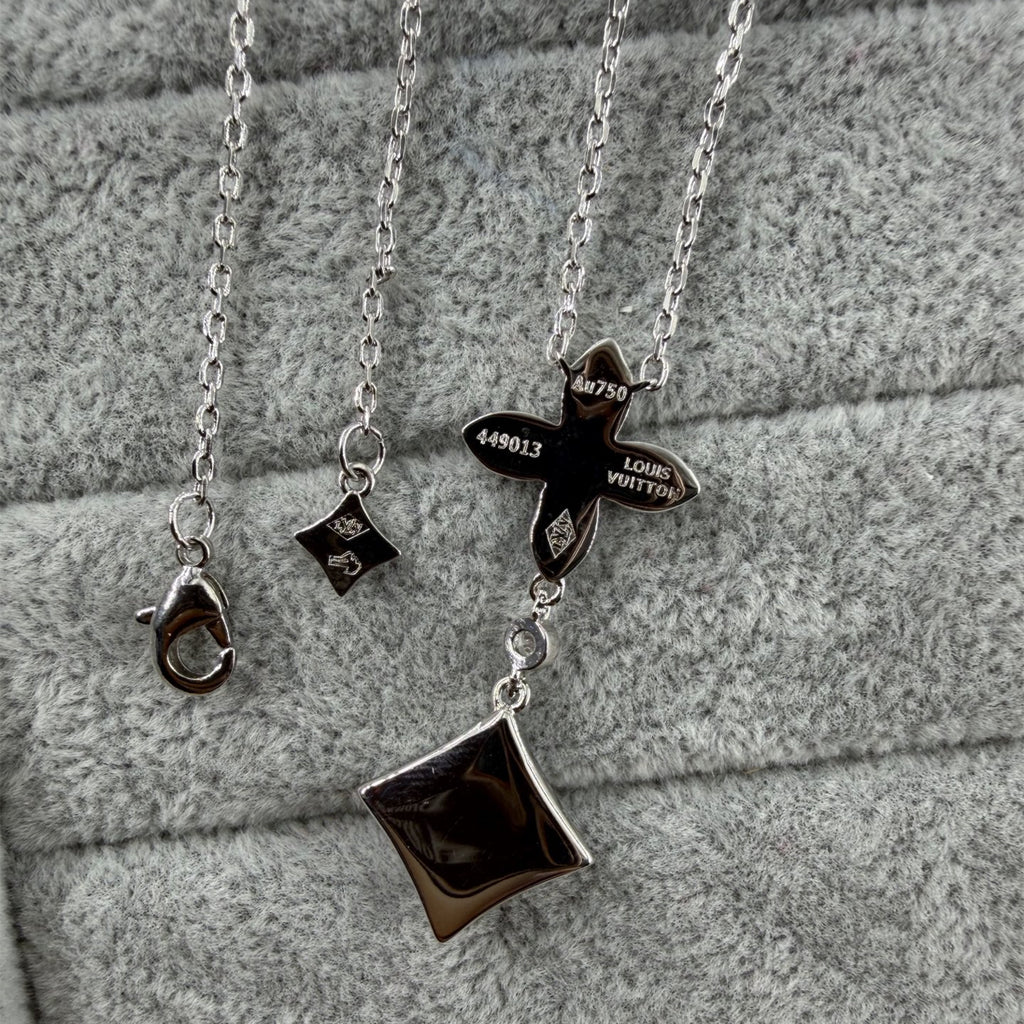 Four-leaf clover rhinestone pendant necklace