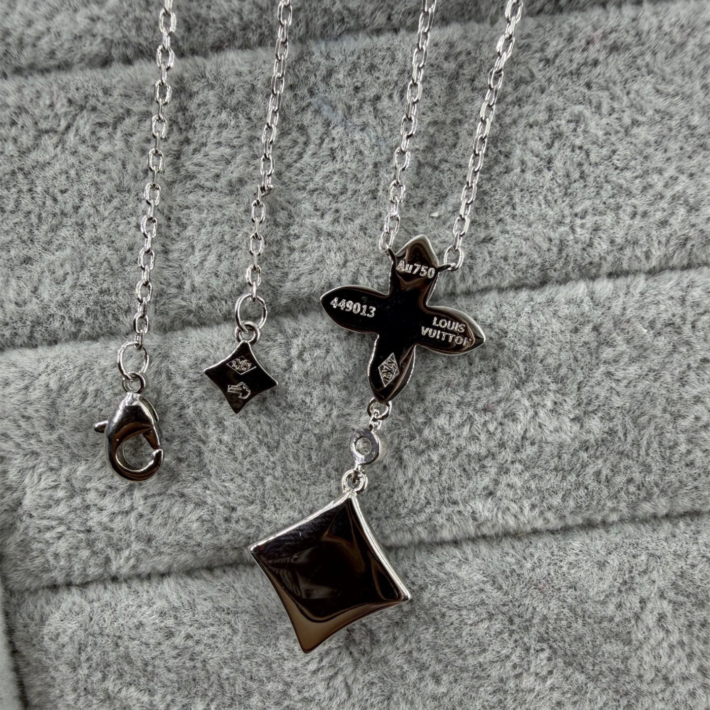 Four-leaf clover rhinestone pendant necklace