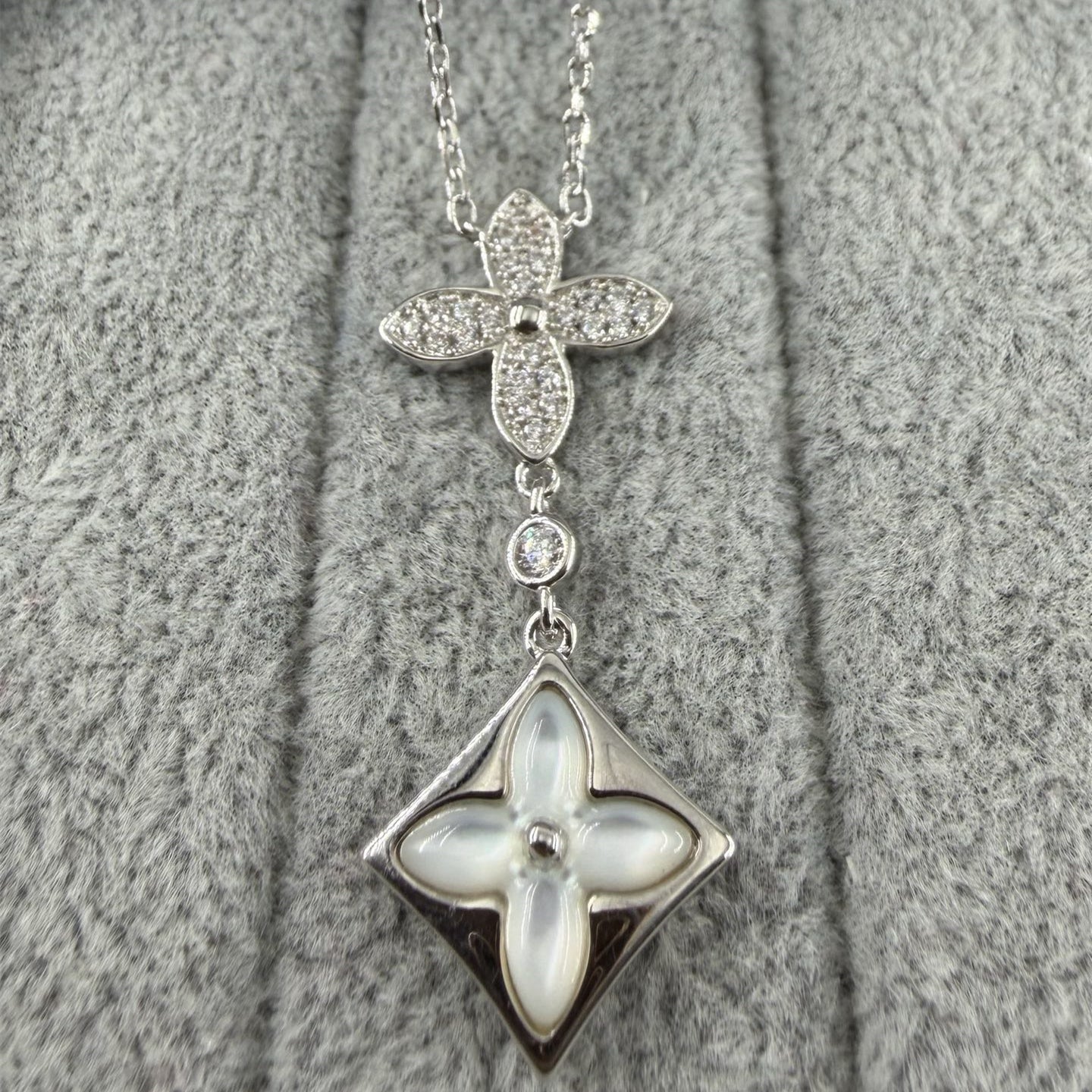 Four-leaf clover rhinestone pendant necklace