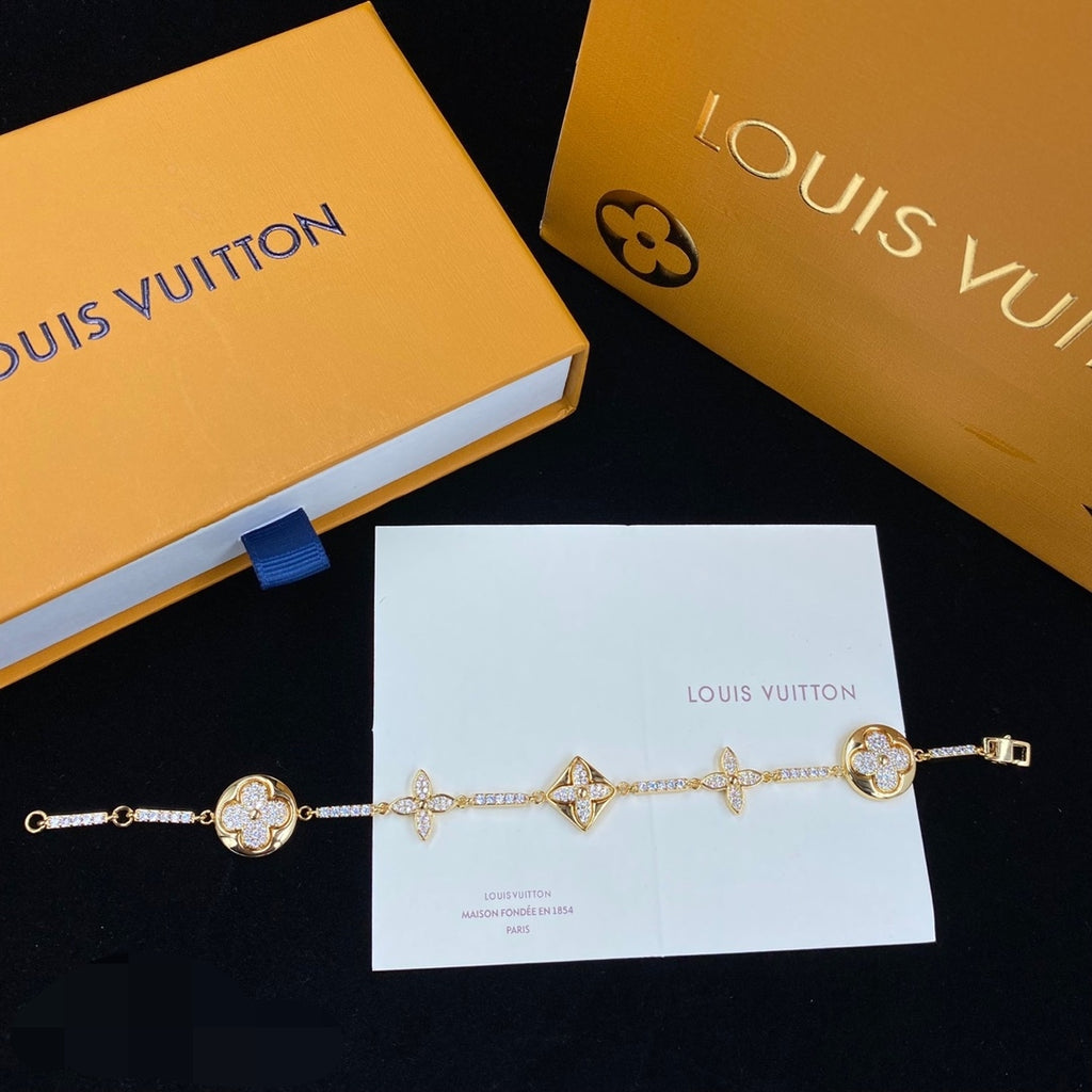 Stylish Rhinestone Four-Leaf Clover Bracelet