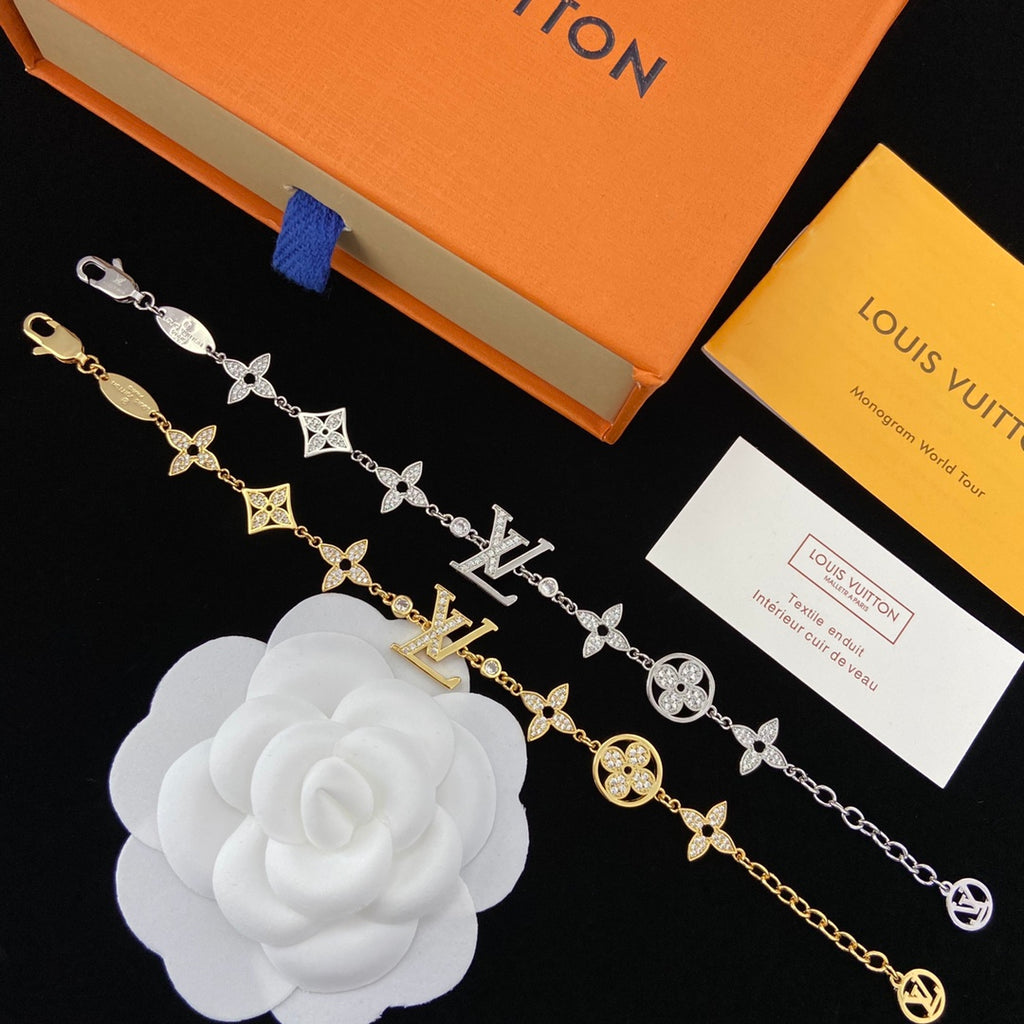 Stylish Rhinestone Four-Leaf Clover Bracelet