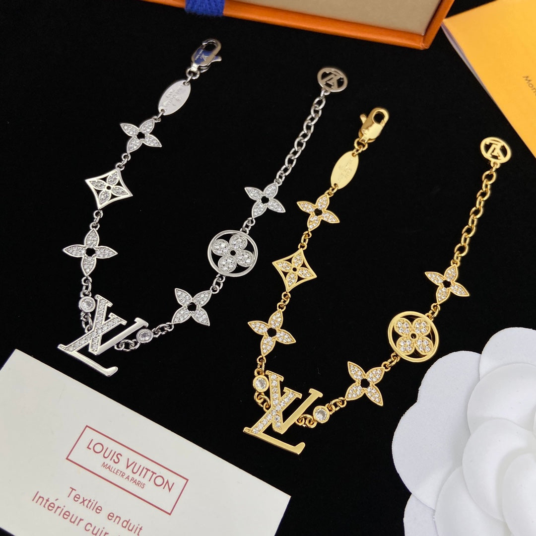 Stylish Rhinestone Four-Leaf Clover Bracelet