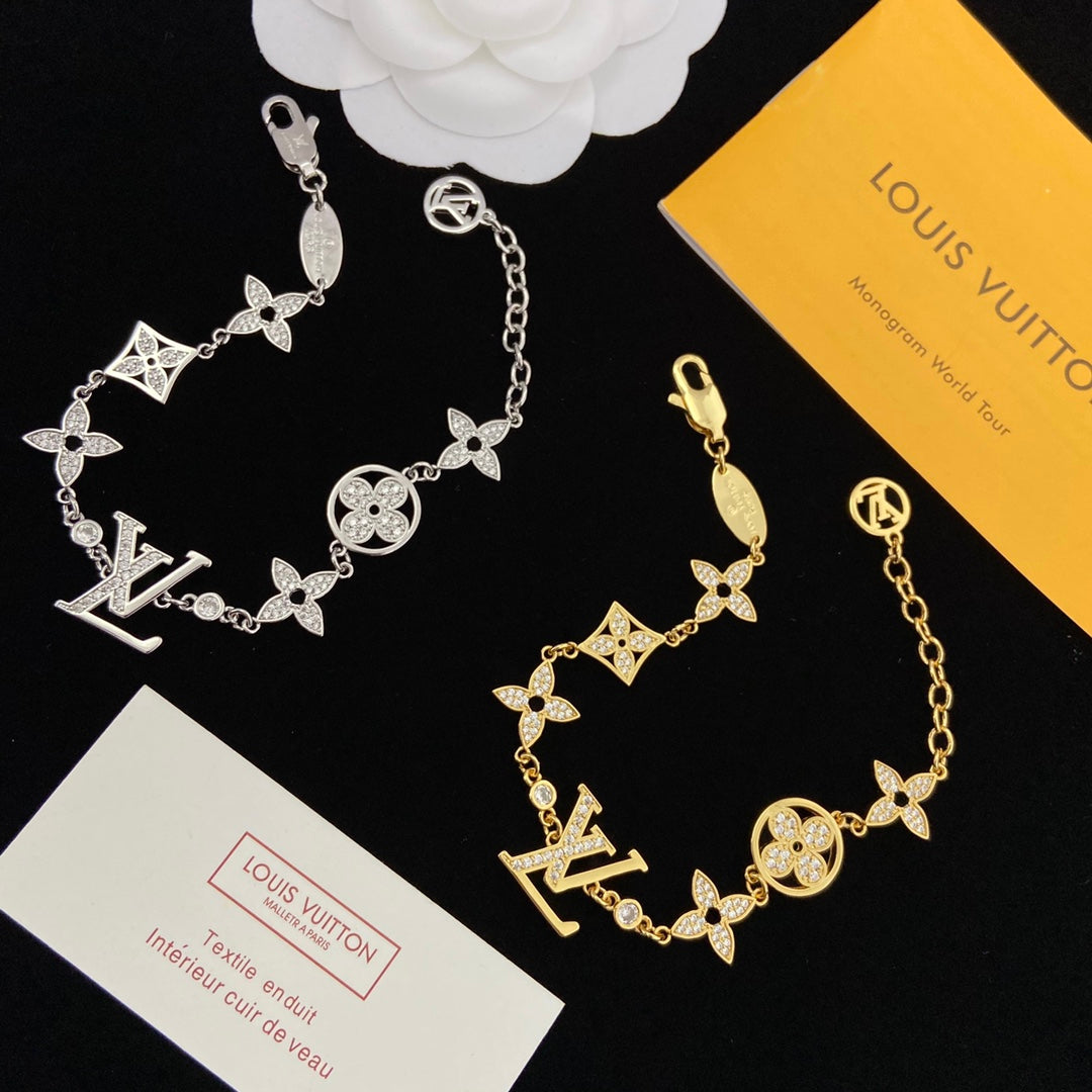 Stylish Rhinestone Four-Leaf Clover Bracelet