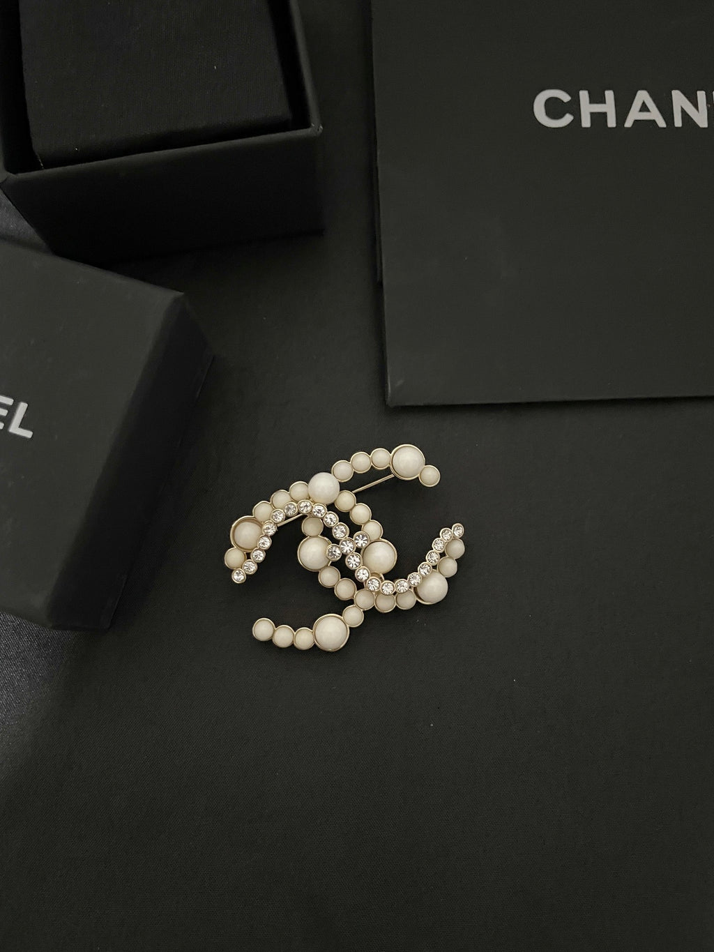 CC Rhinestone &amp; Pearl Brooch