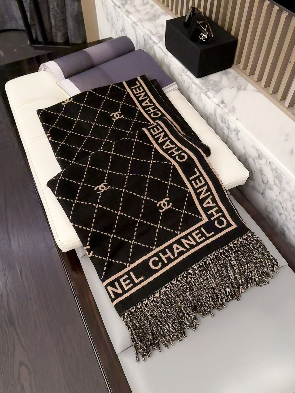 Stylish CC-Letter Scarf