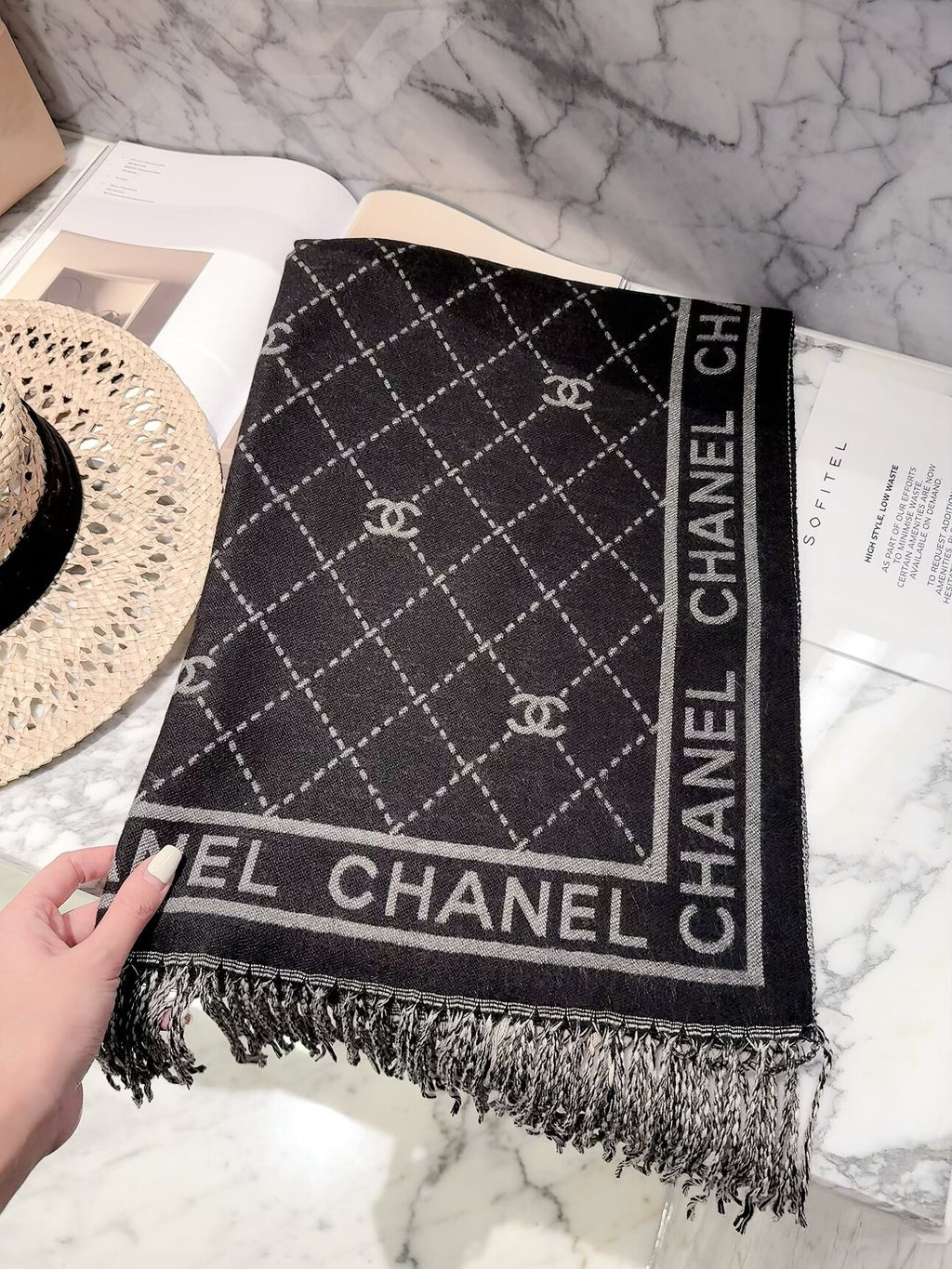 Stylish CC-Letter Scarf