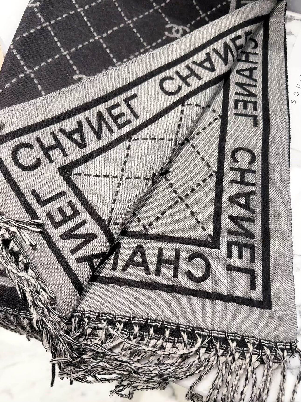 Stylish CC-Letter Scarf