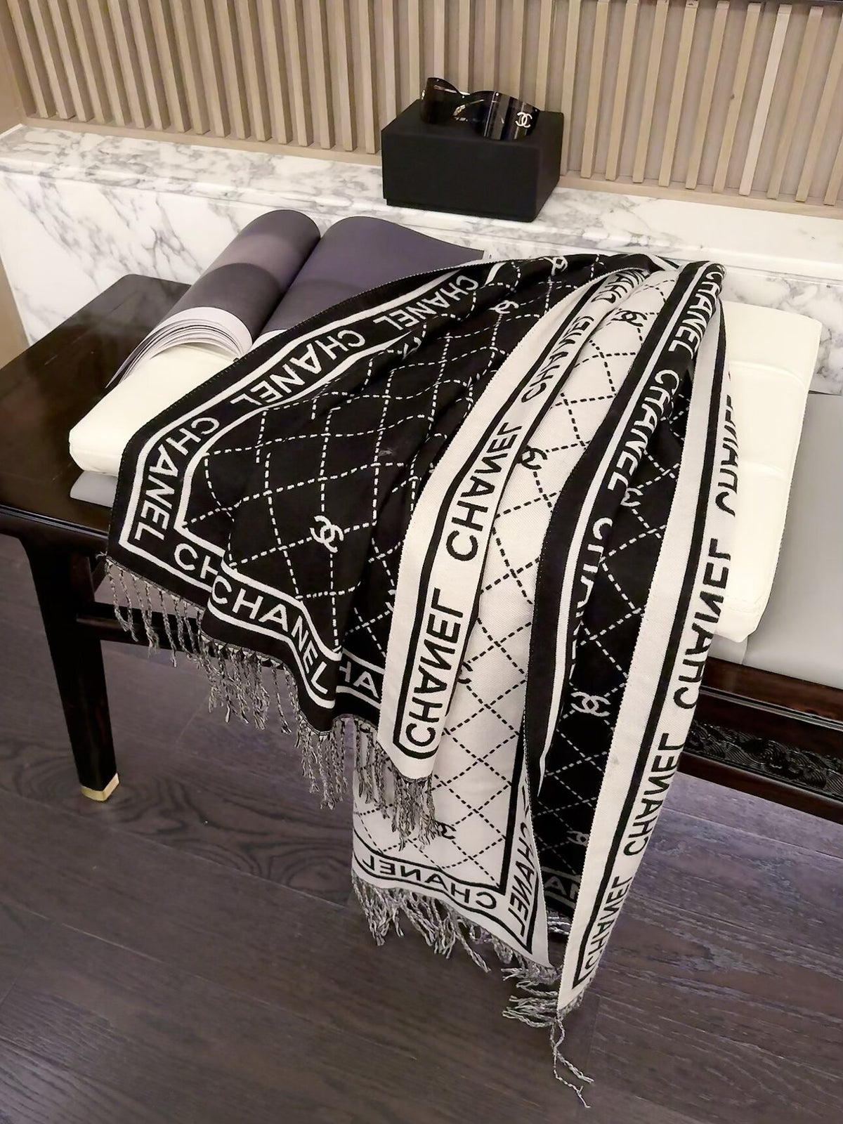 Stylish CC-Letter Scarf