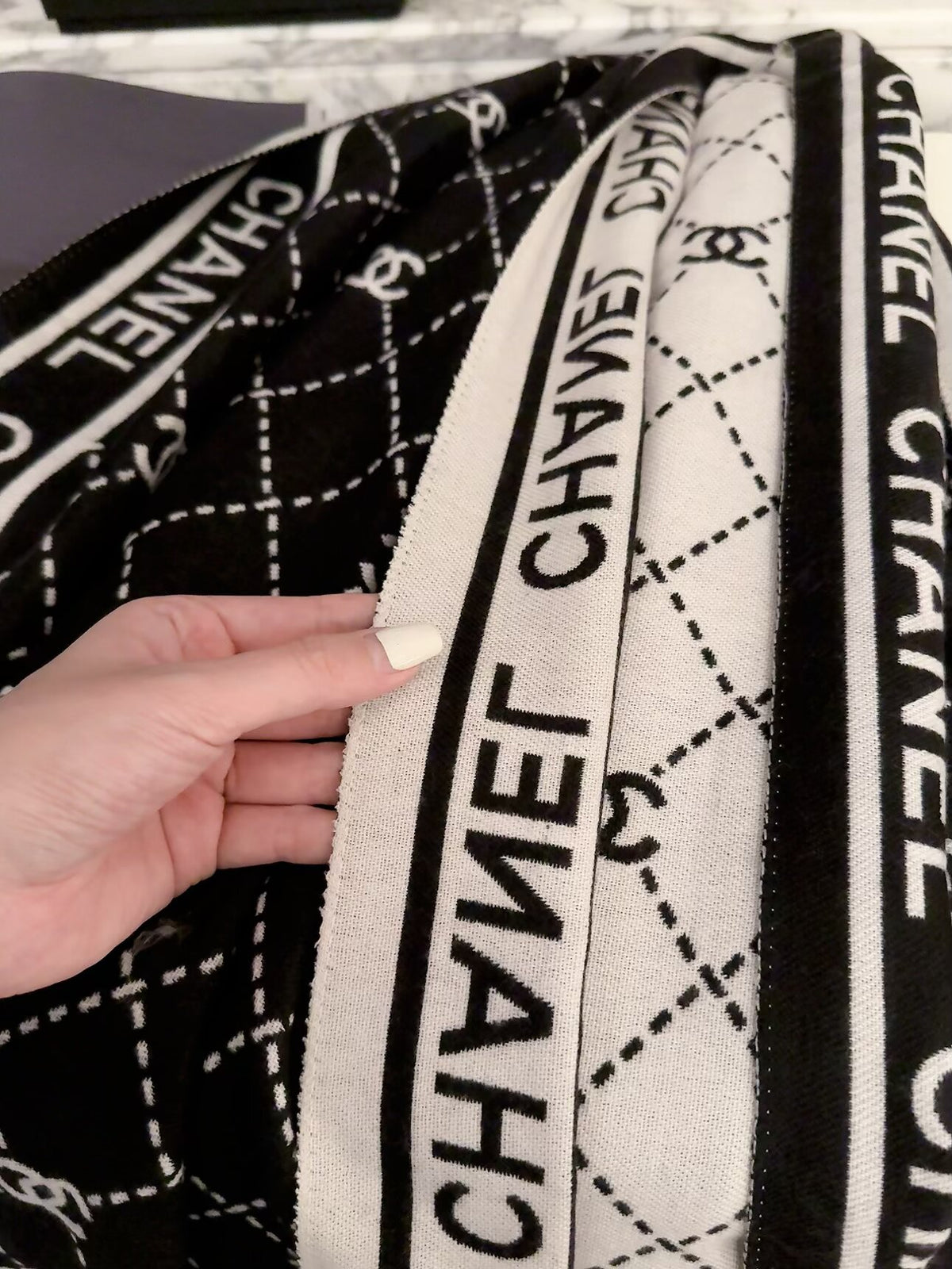 Stylish CC-Letter Scarf