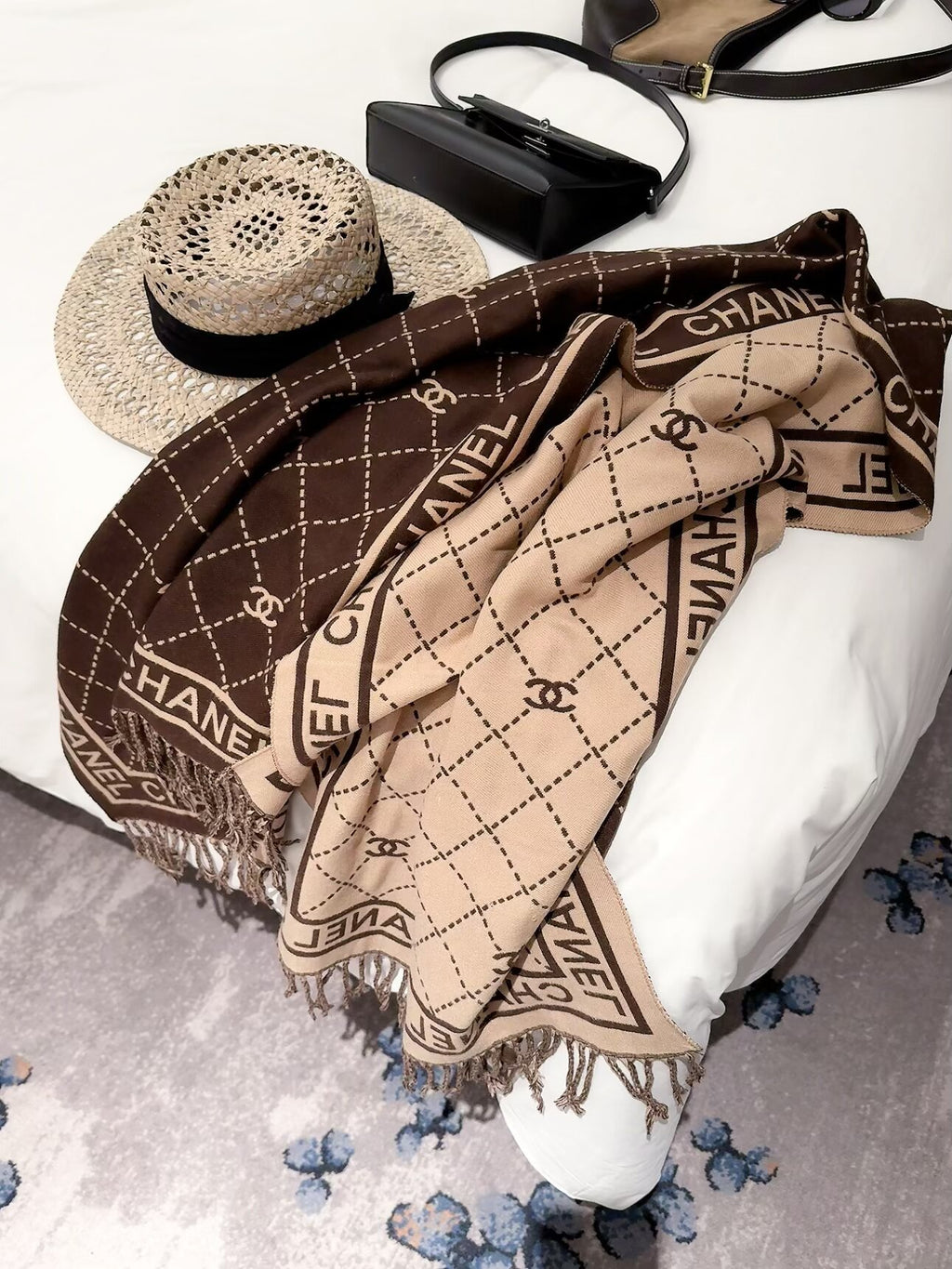 Stylish CC-Letter Scarf