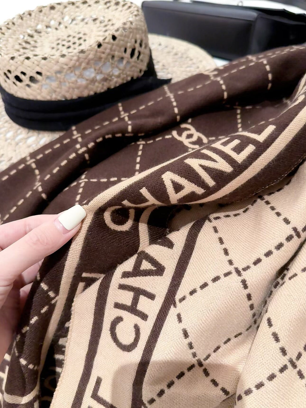 Stylish CC-Letter Scarf