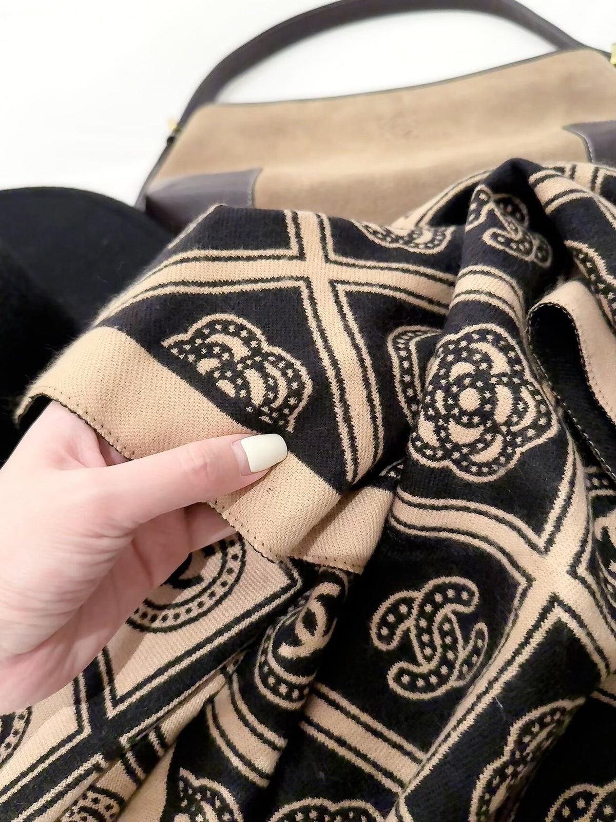 Stylish CC-Letter Scarf