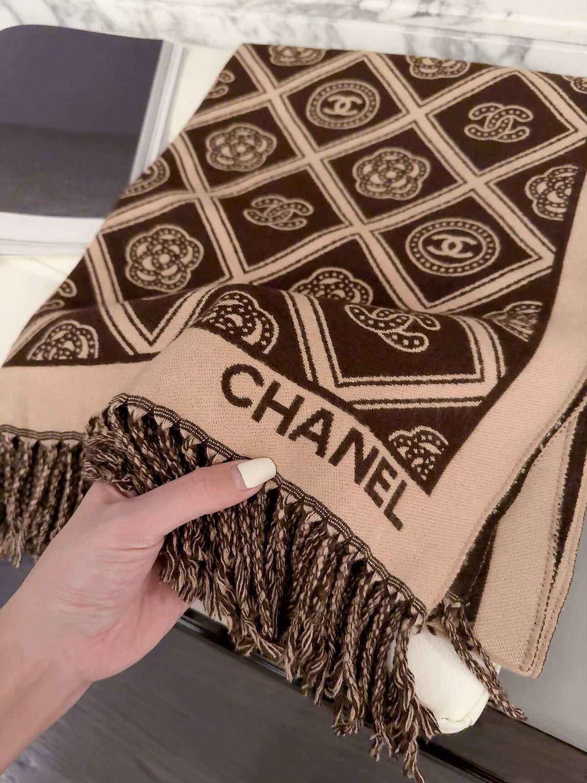 Stylish CC-Letter Scarf