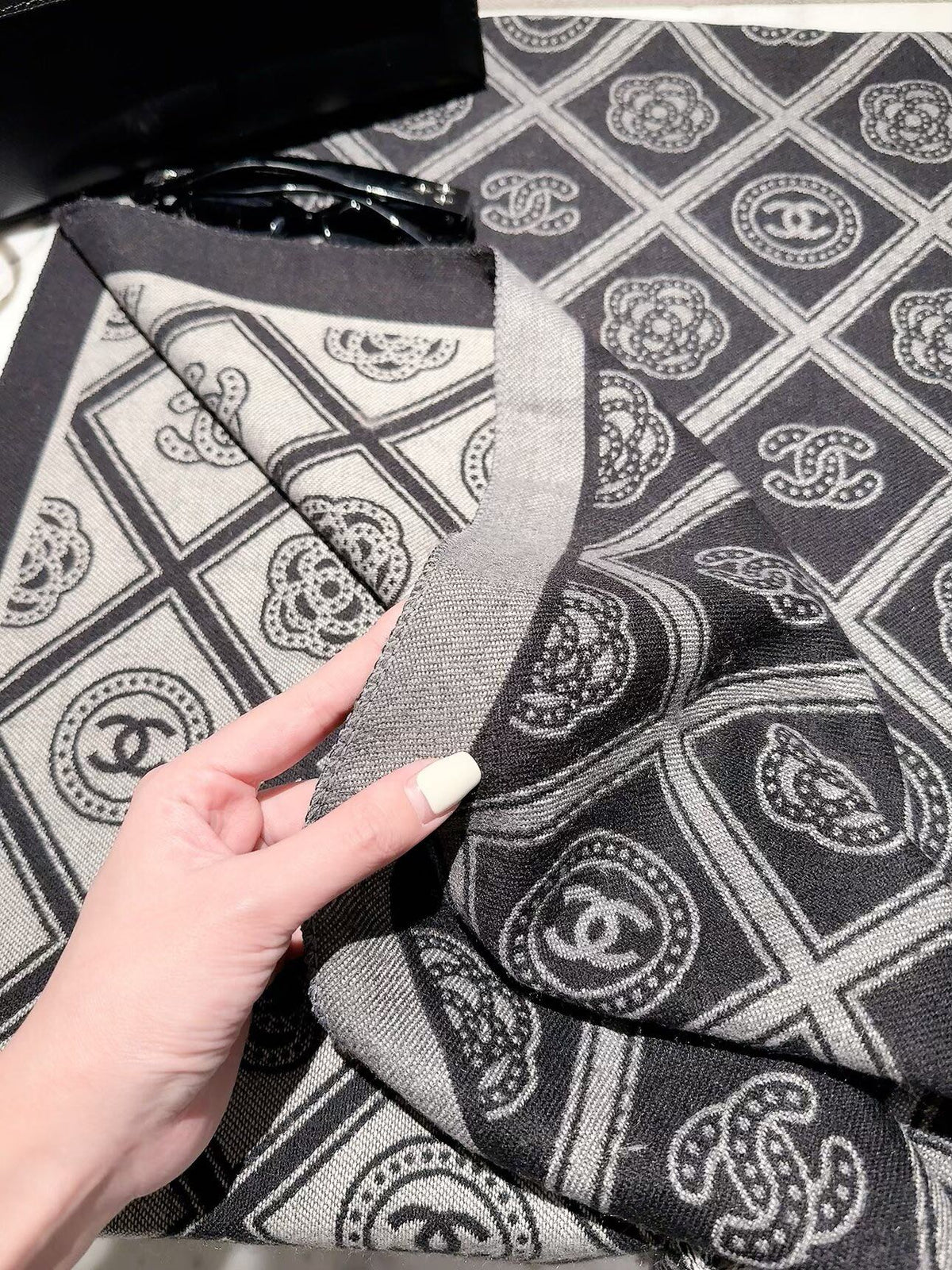 Stylish CC-Letter Scarf