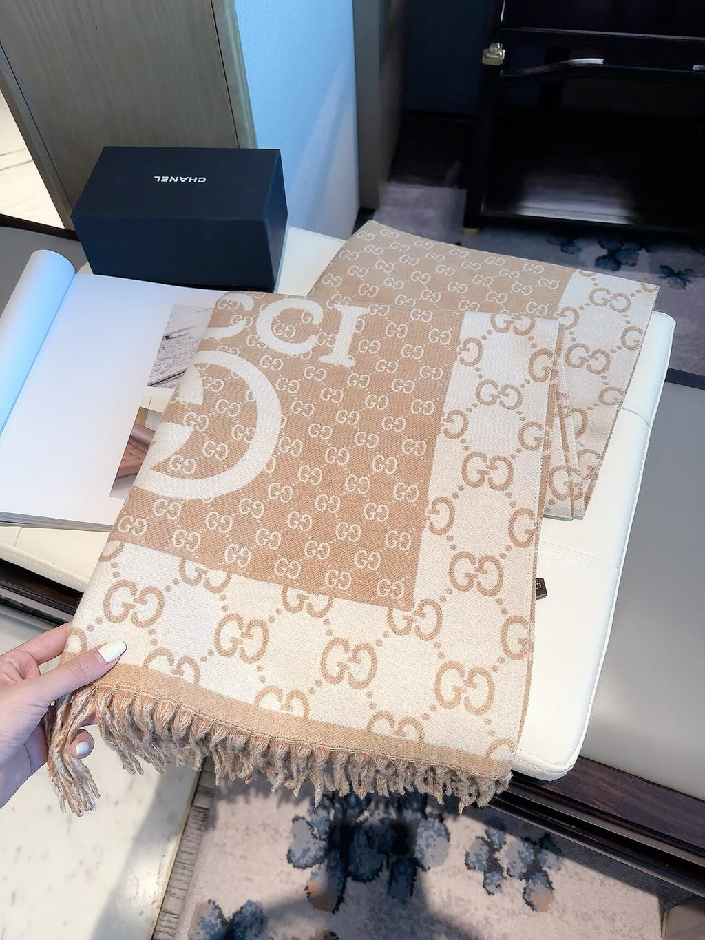 Stylish GG-Logo Scarf