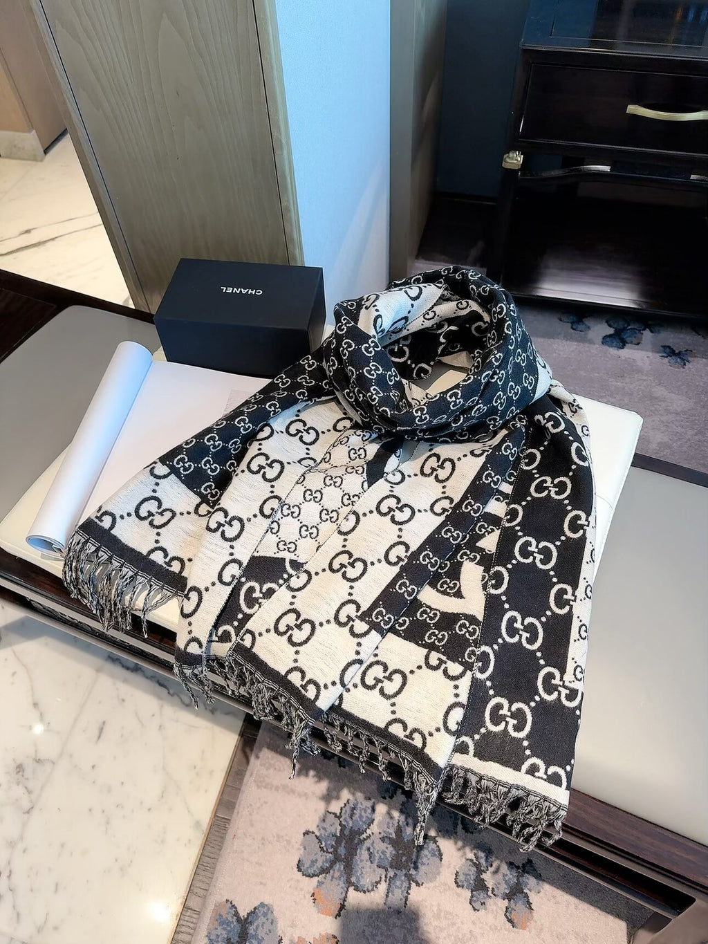 Stylish GG-Logo Scarf
