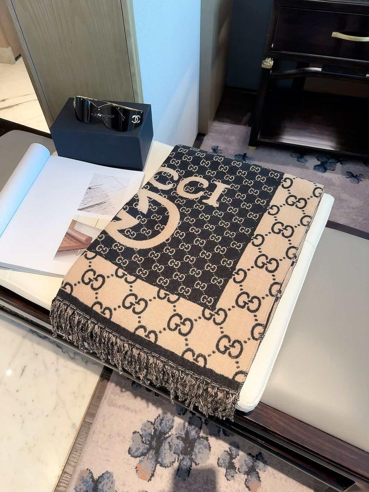 Stylish GG-Logo Scarf