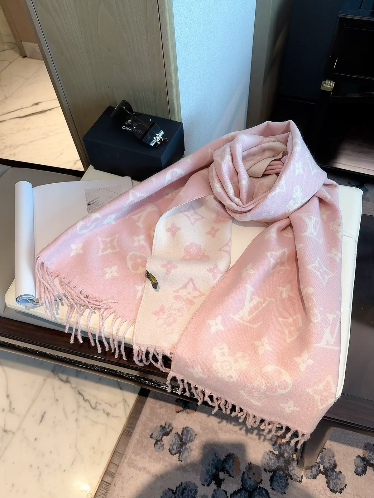 Stylish Four-Leaf Clover &amp; Letter Scarf