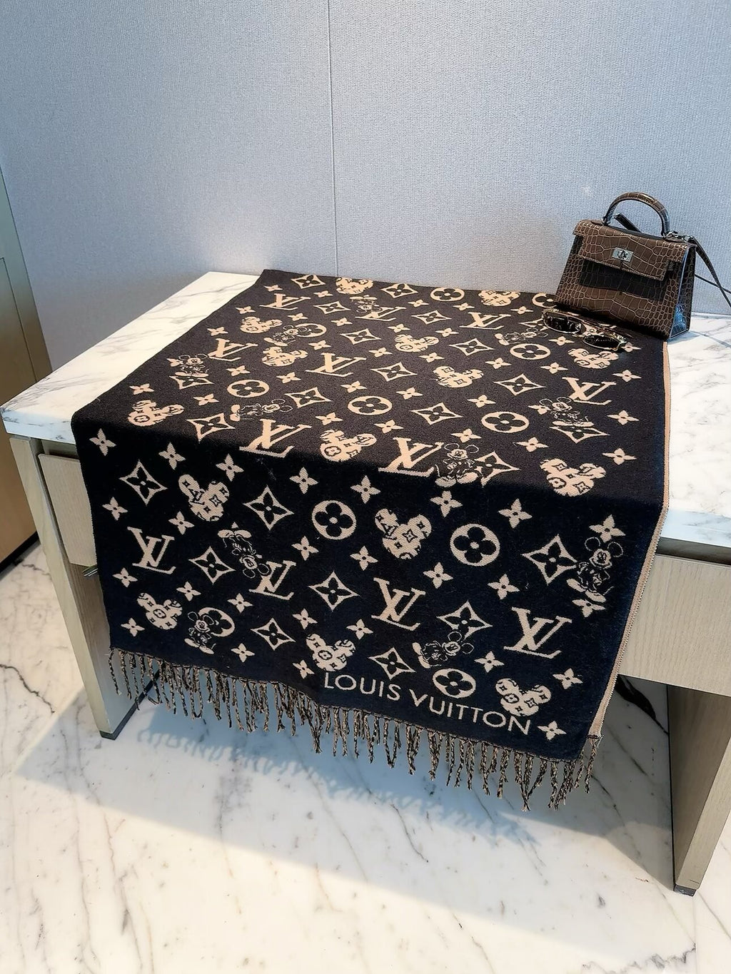 Stylish Four-Leaf Clover &amp; Letter Scarf