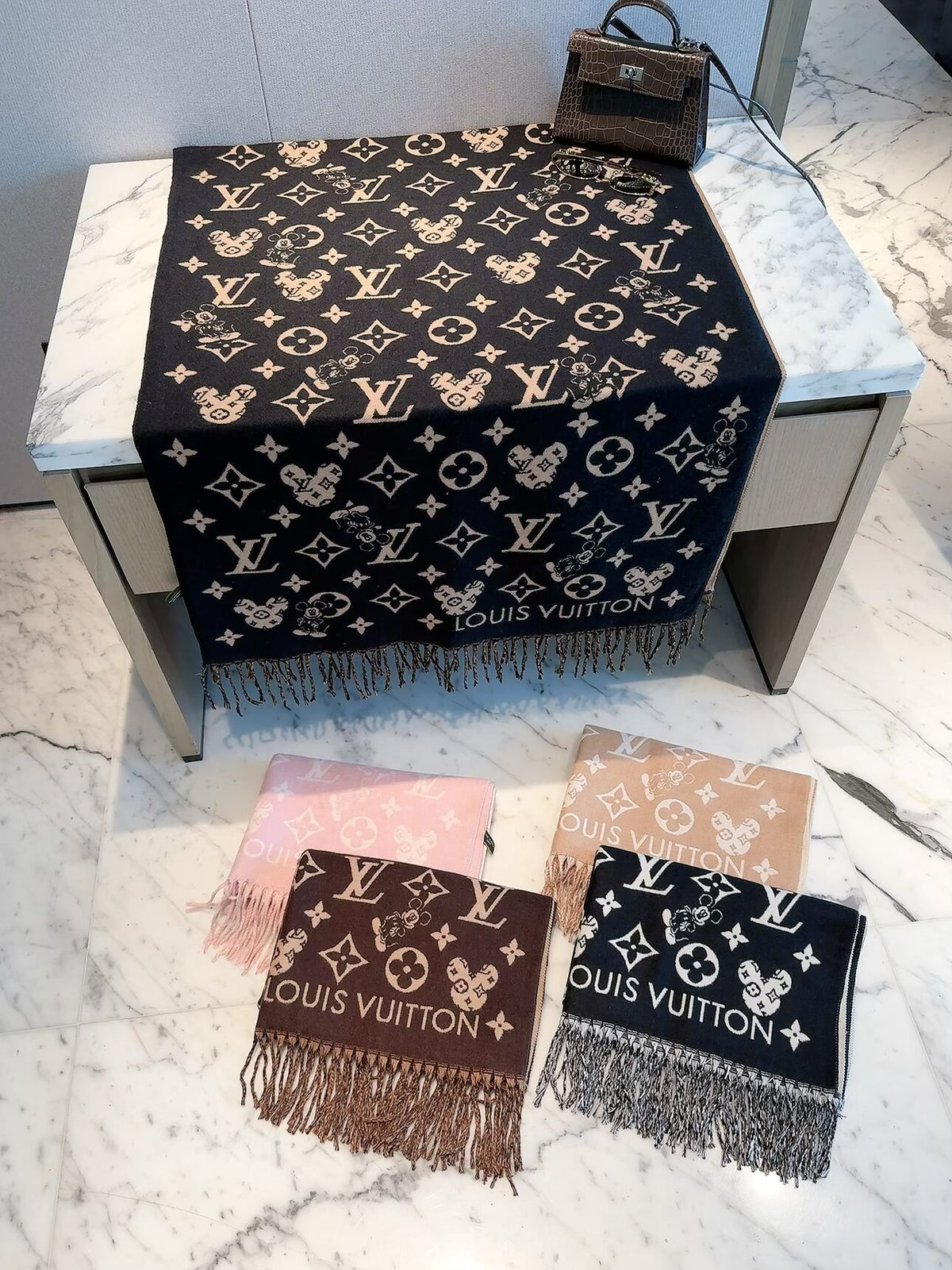 Stylish Four-Leaf Clover &amp; Letter Scarf