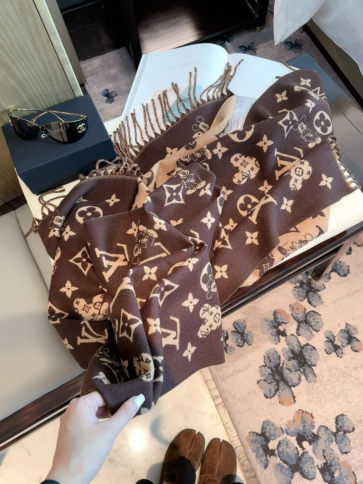 Stylish Four-Leaf Clover &amp; Letter Scarf