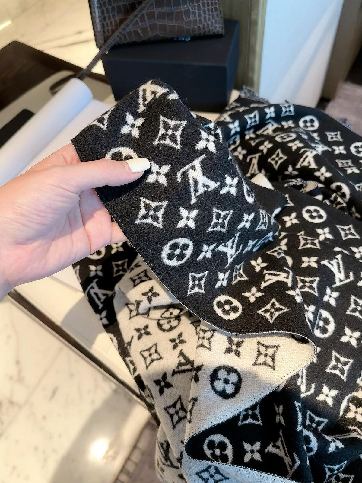Stylish Four-Leaf Clover &amp; Letter Scarf