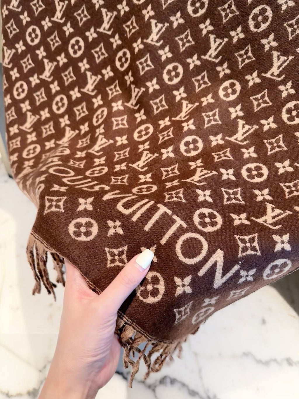 Stylish Four-Leaf Clover &amp; Letter Scarf