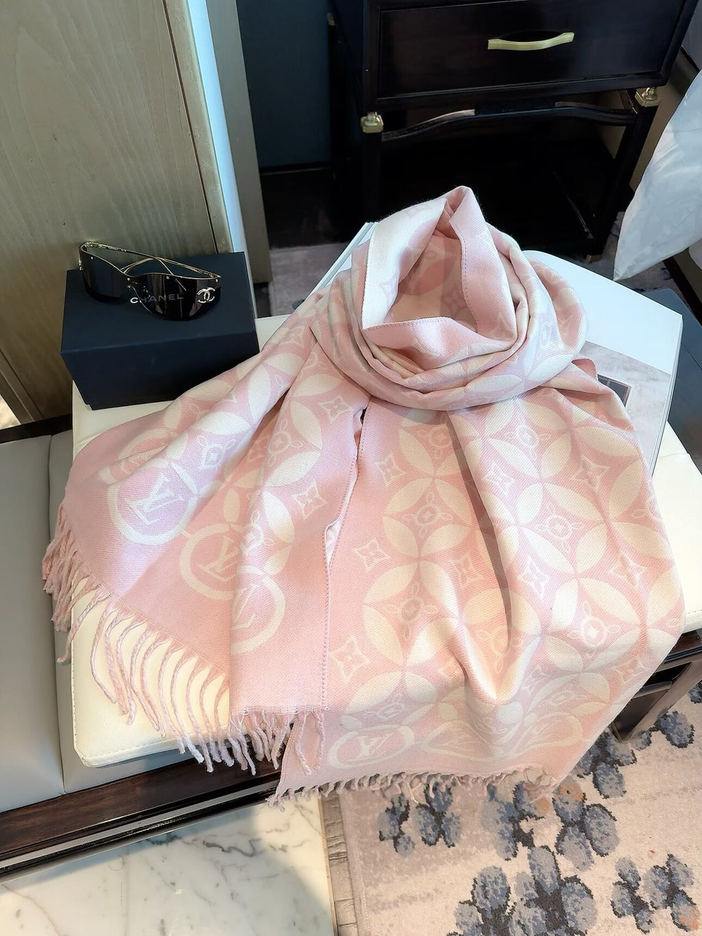 Stylish Four-Leaf Clover &amp; Letter Scarf