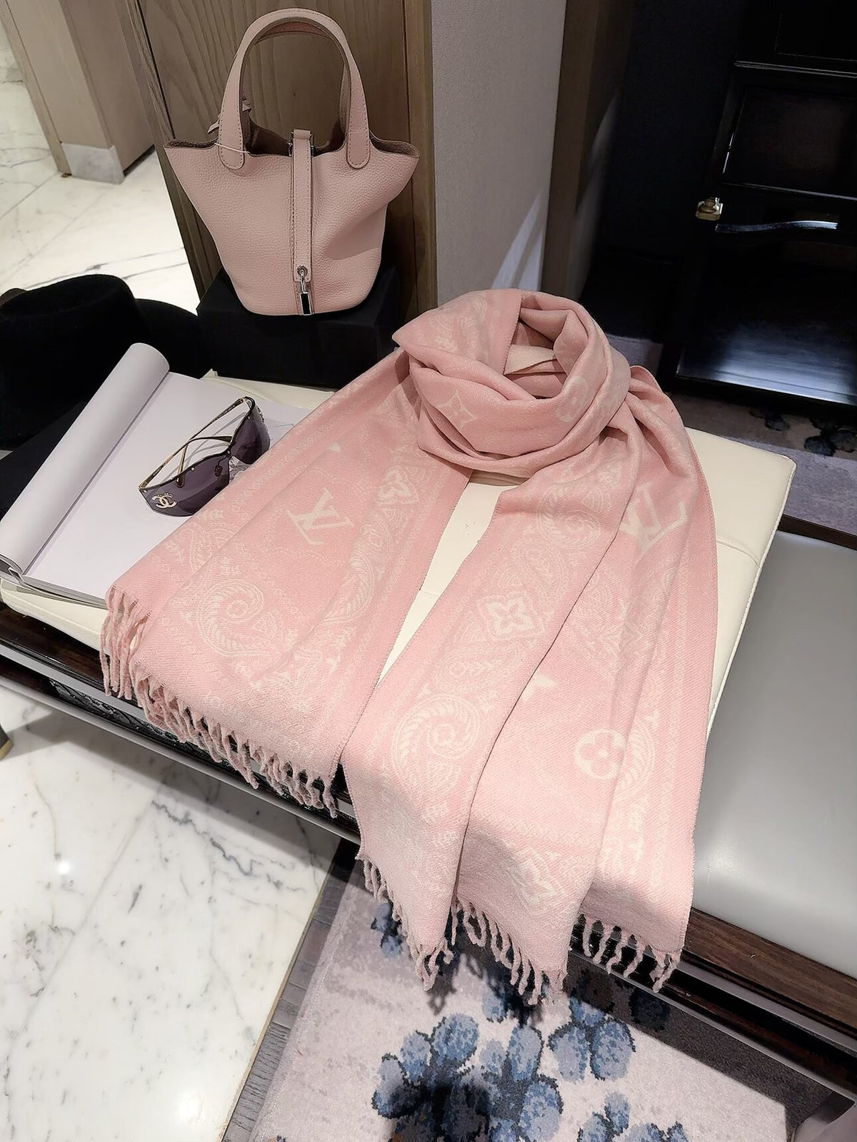Stylish Four-Leaf Clover &amp; Letter Scarf