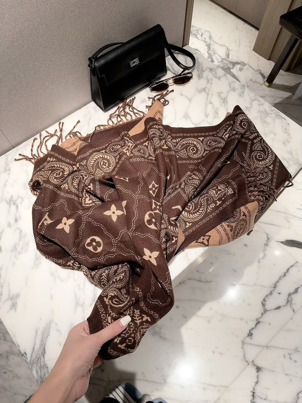 Stylish Four-Leaf Clover &amp; Letter Scarf
