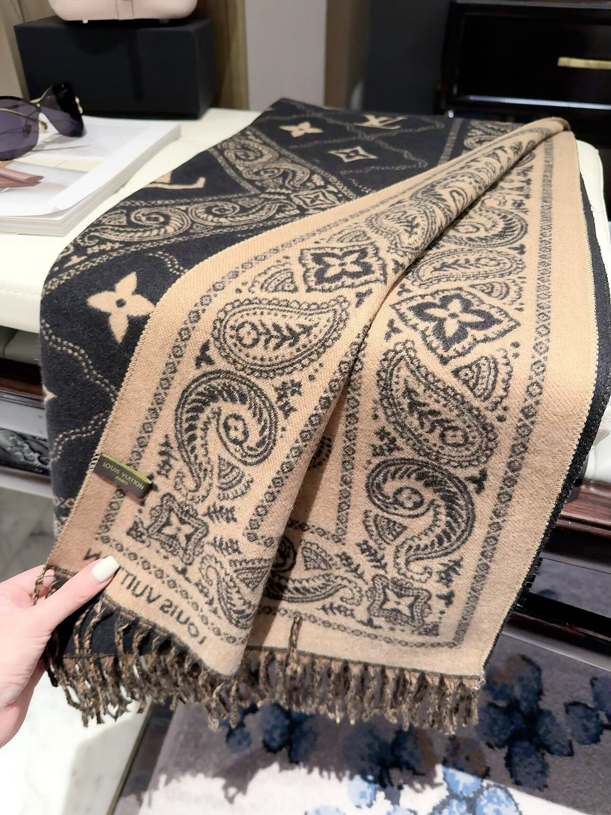 Stylish Four-Leaf Clover &amp; Letter Scarf