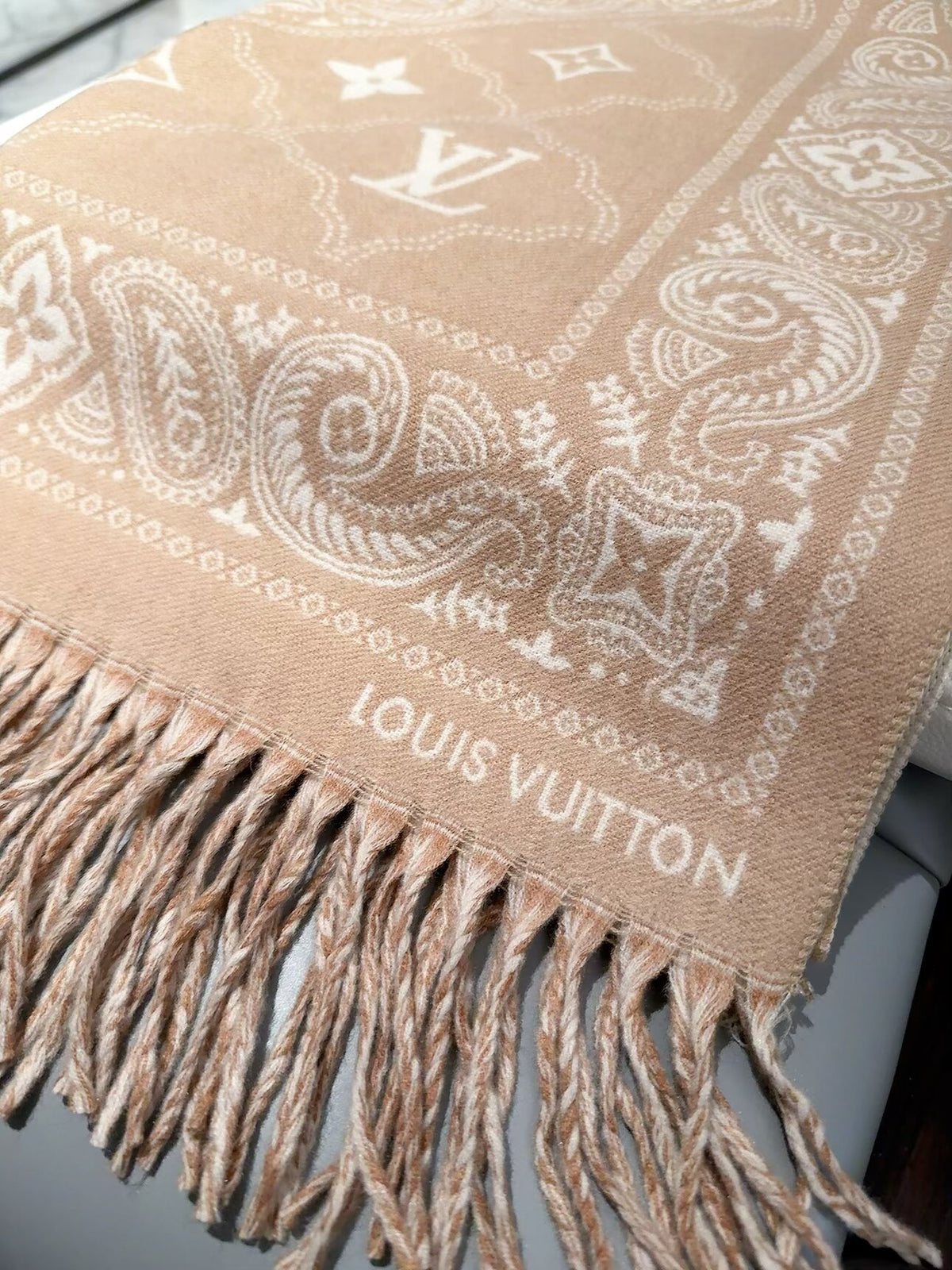 Stylish Four-Leaf Clover &amp; Letter Scarf