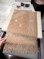 Stylish Four-Leaf Clover &amp; Letter Scarf