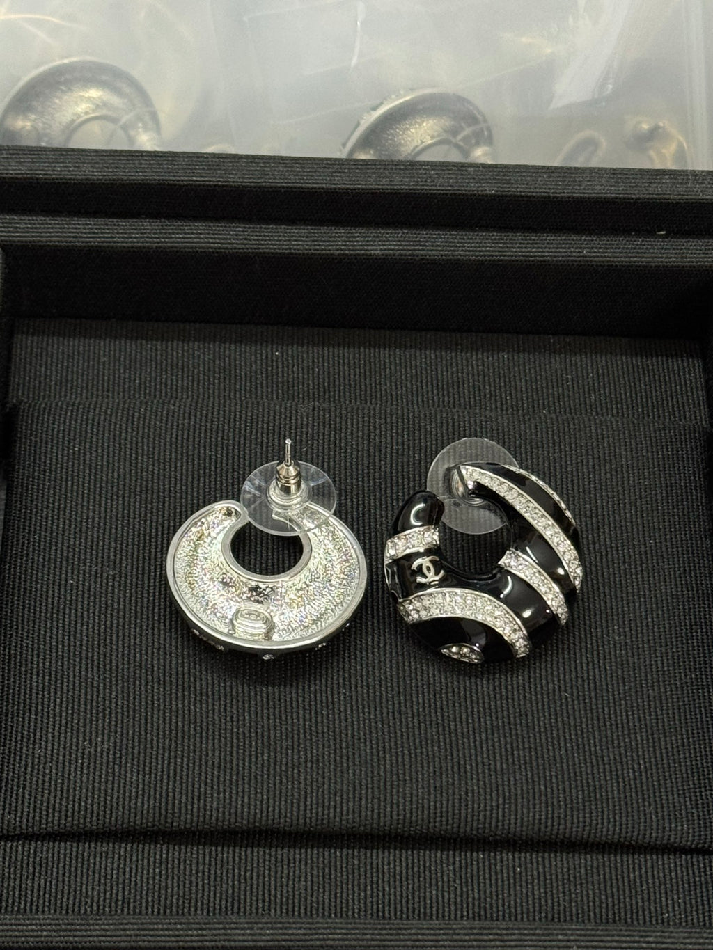Stylish Black &amp; White Zebra-Print Rhinestone Hoop Earrings