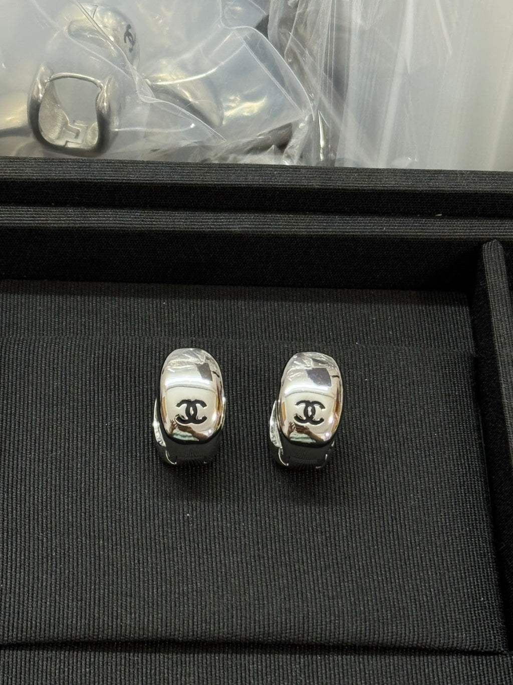 Classic CC Oval Clip-on Earrings